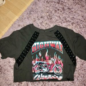 LF INSPIRED GRAPHIC CROP TEE